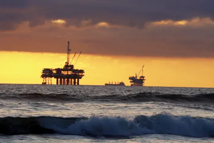 Bermuda-based offshore drilling rig fleet operator Nabors Industries Ltd. recently completed a distressed exchange, yet its losses are recurring and leverage remains elevated.