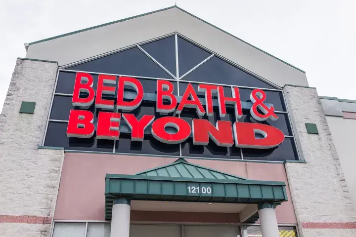 Bed Bath and Beyond all hope of a turnaround? Declining net sales and growing operating and net losses has a mighty retailer on its heels. Bankruptcy could very well be nearing. 