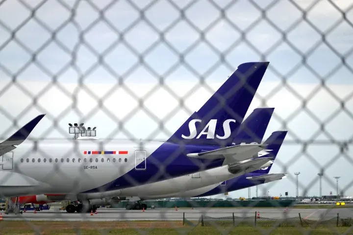 Scandinavian airliner SAS AB has been grounded by bankruptcy, toiling for many months on a tightrope due to massive debt and a global COVID-19 pandemic which cut deep into their revenue in recent years. Scandinavian airliner SAS AB has been grounded by bankruptcy, toiling for many months on a tightrope due to massive debt and a global COVID-19 pandemic which cut deep into their revenue in recent years.